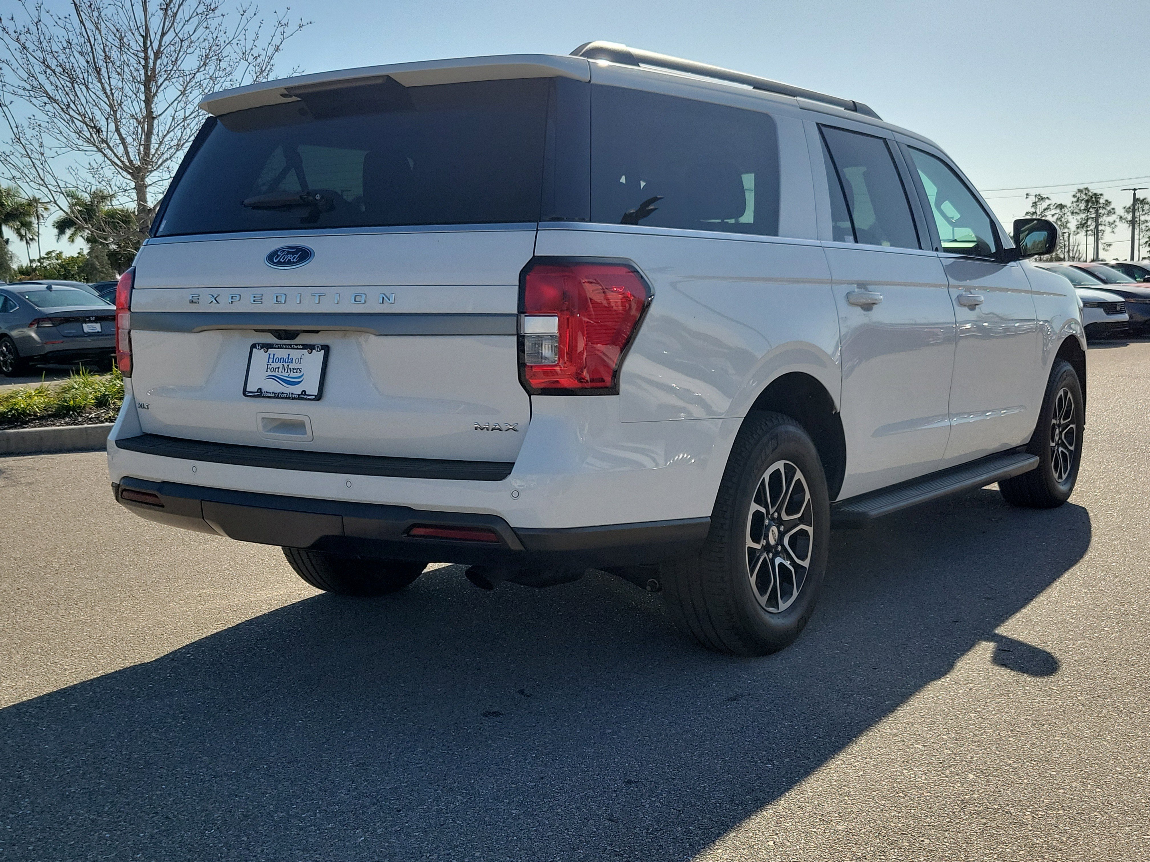Used 2024 Ford Expedition Max XLT image 6