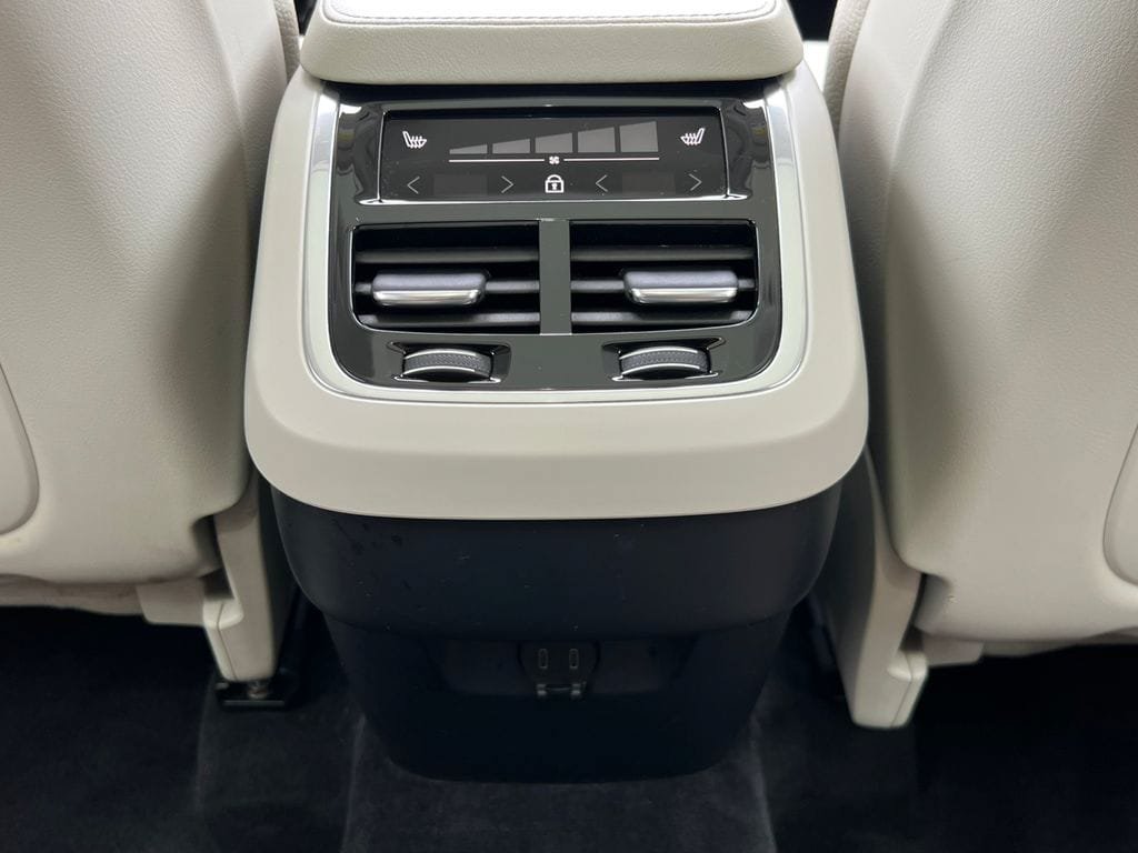 Used 2023 Volvo XC90 B6 Plus w/ Protection Package Premier AWD/4WD image 34