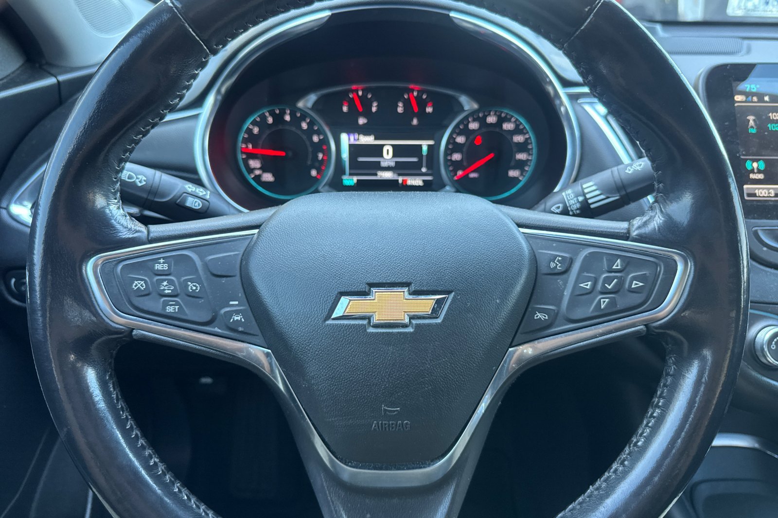 Used 2018 Chevrolet Malibu LT w/ Leather Package FWD image 34