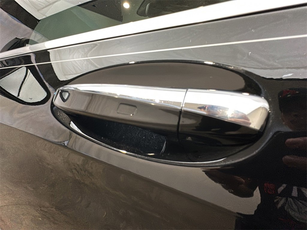 Used 2019 Mercedes-Benz GLC 300 4MATIC image 9