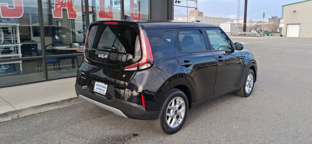 Used 2023 Kia Soul LX w/ Option Group 015 FWD image 8