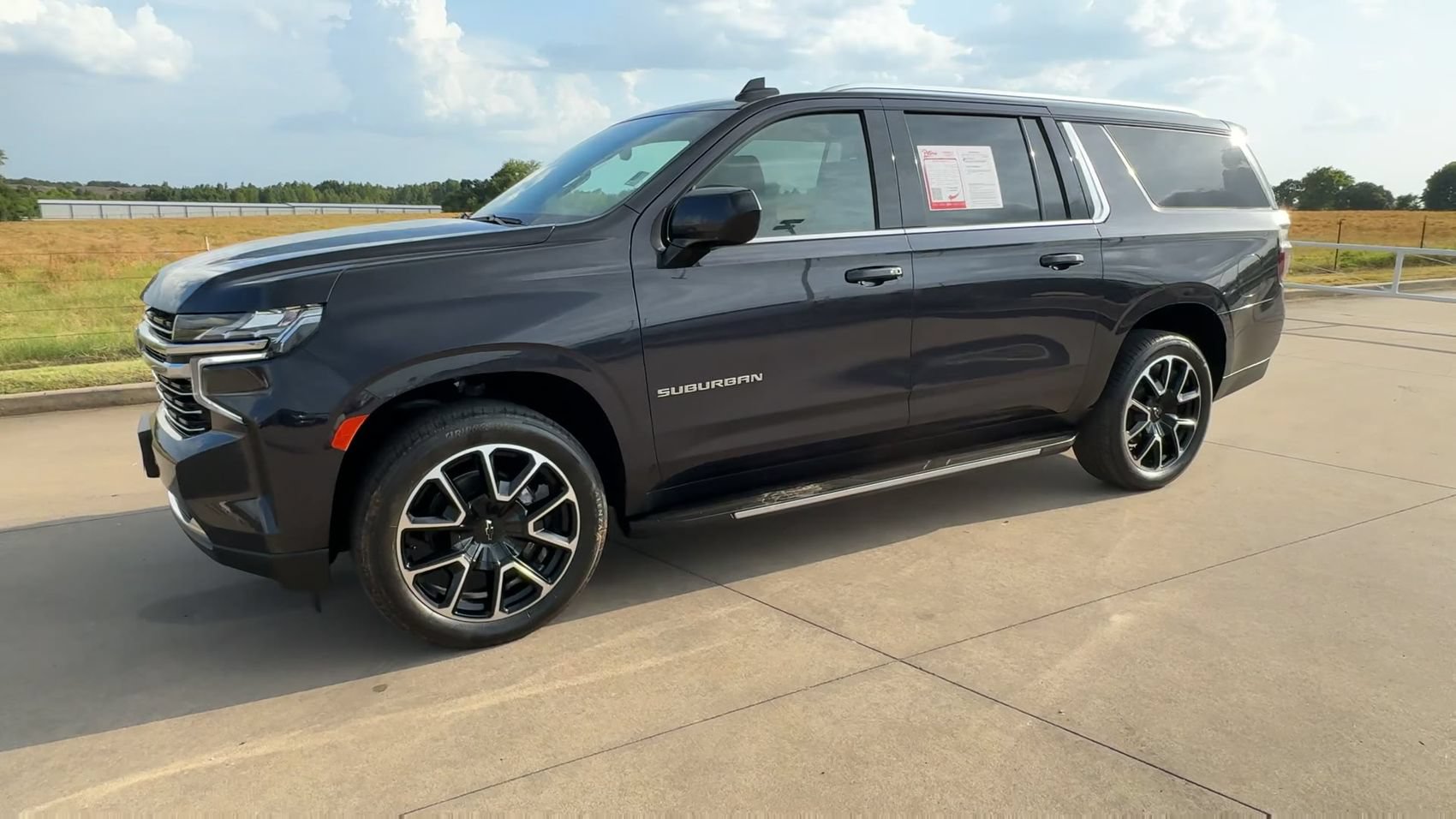 Used 2024 Chevrolet Suburban LT AWD/4WD image 5