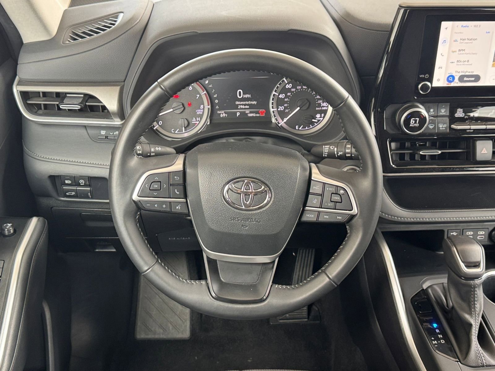 Used 2025 Toyota Highlander LE FWD image 30