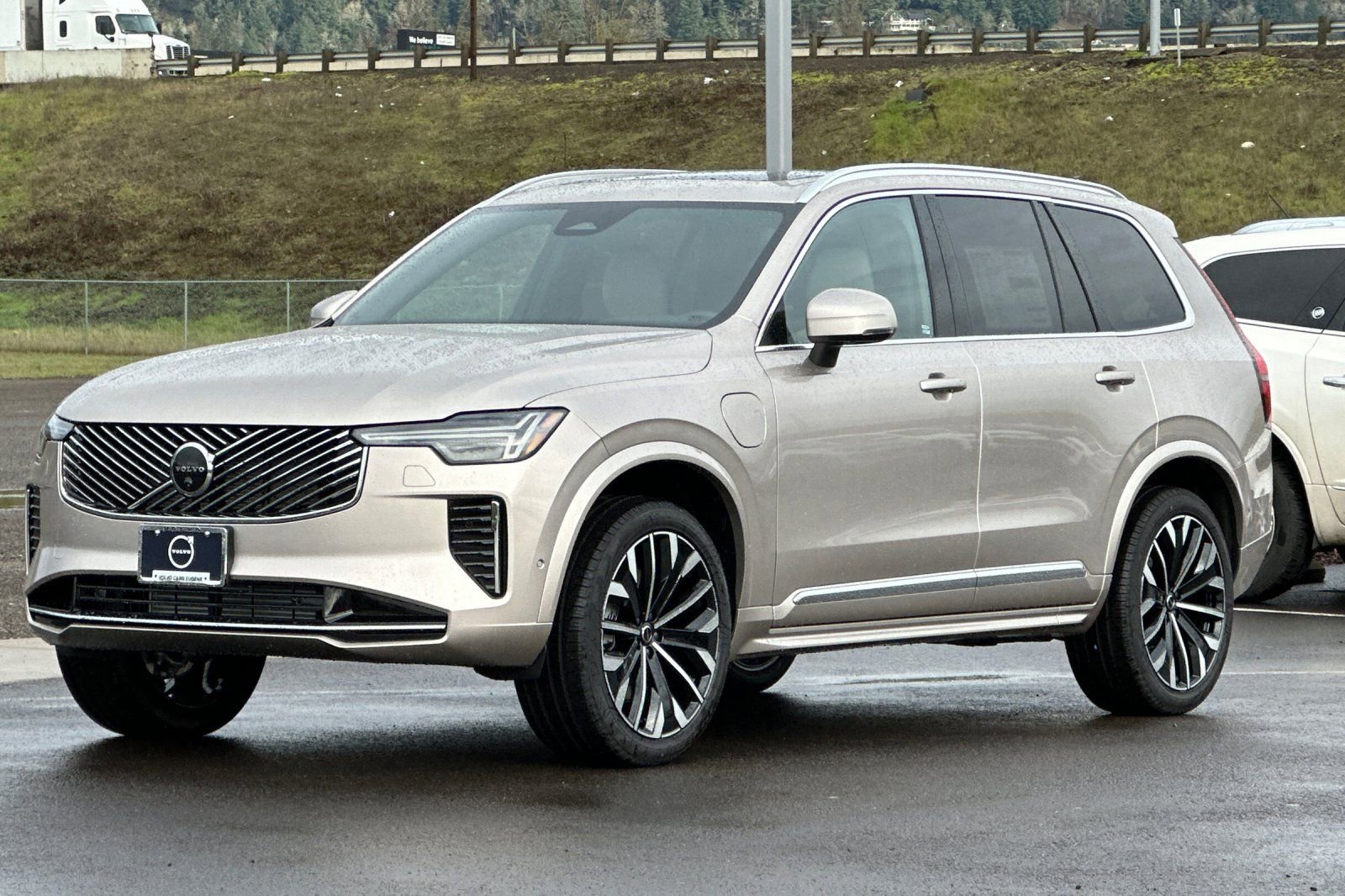 New 2026 Volvo XC90 T8 Plus w/ Protection Package Premier image 7