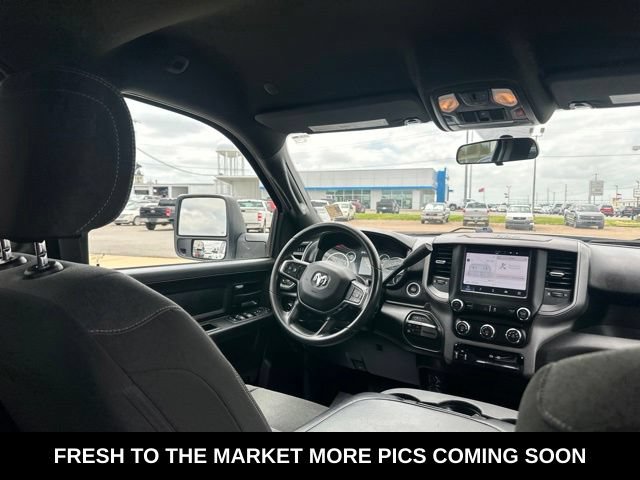 Used 2024 RAM 3500 Tradesman w/ Chrome Appearance Group AWD/4WD image 17