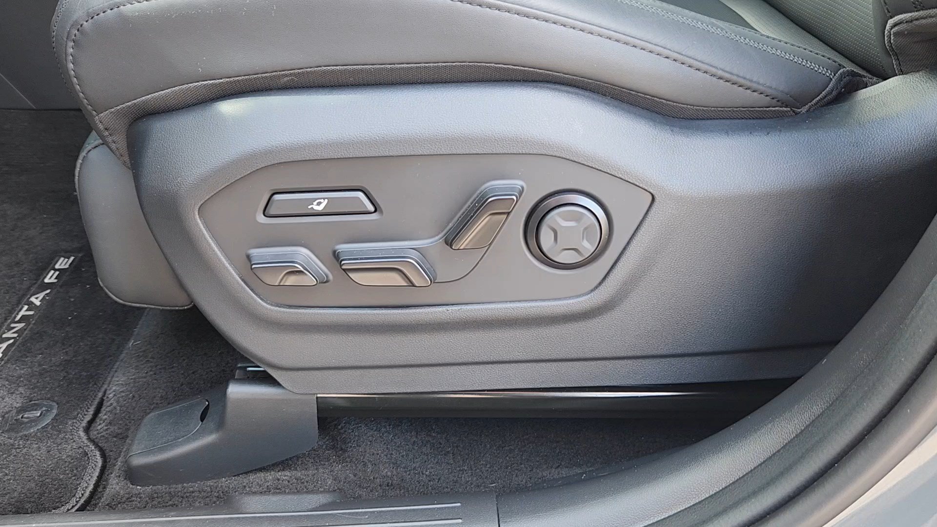 Used 2025 Hyundai Santa Fe Calligraphy AWD/4WD image 9