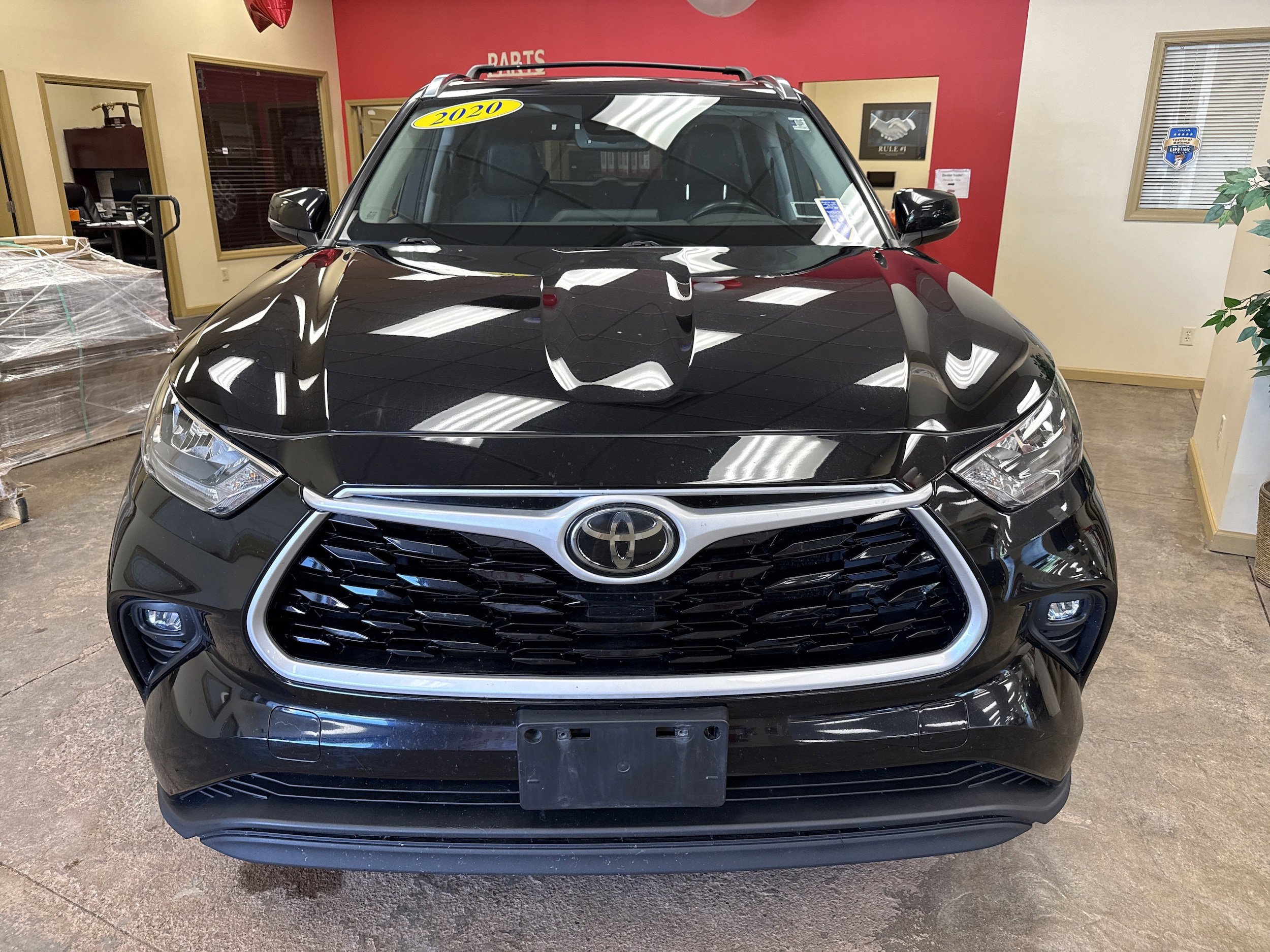 Used 2020 Toyota Highlander XLE AWD/4WD video 2