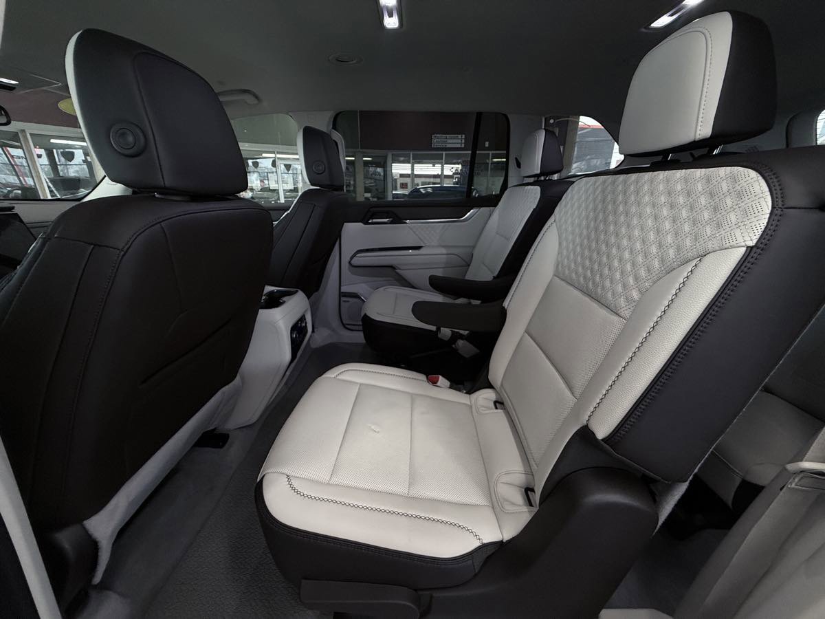 Used 2024 GMC Acadia Denali FWD image 27