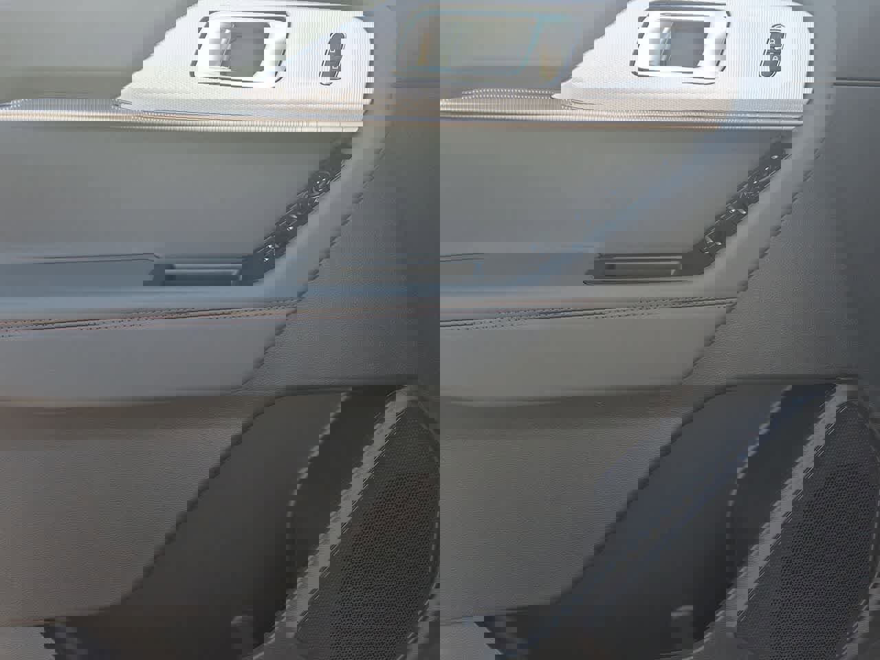 Used 2025 Ford Explorer Active image 16