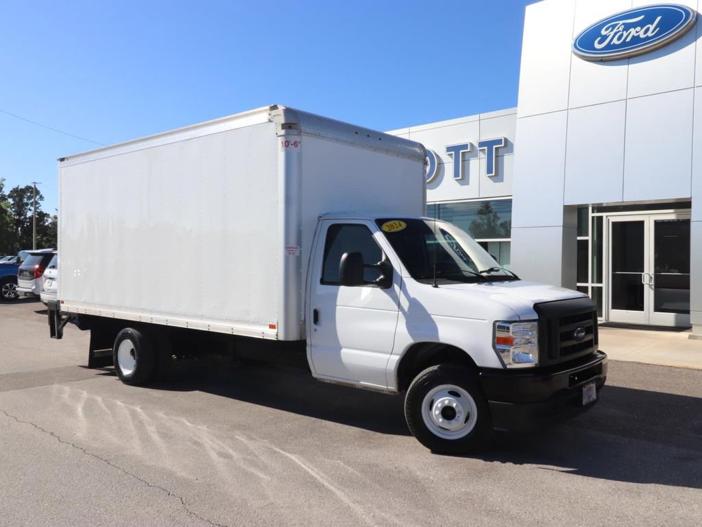 Certified 2024 Ford E-450 and Econoline 450 Super Duty w/ Power Windows & Locks Group image 2