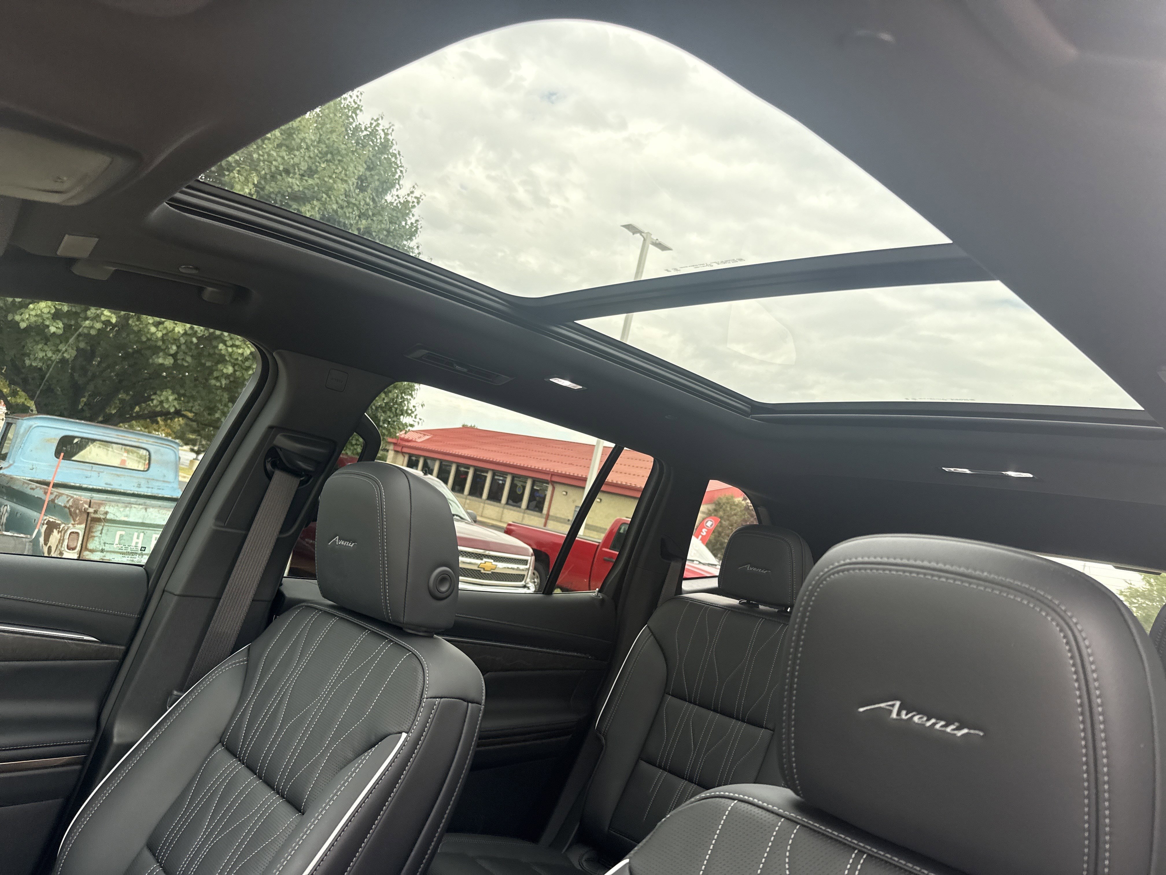 Used 2025 Buick Enclave Avenir w/ Super Cruise Package image 16