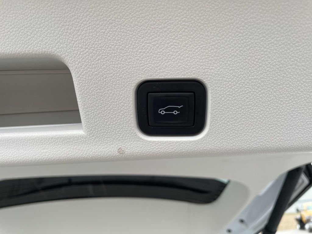 Used 2025 Buick Enclave Avenir w/ Super Cruise Package image 9