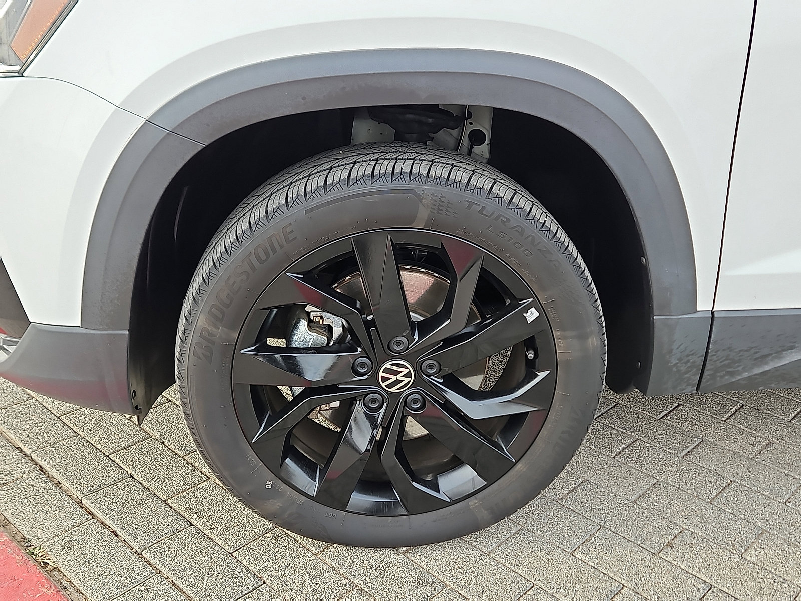 Certified 2023 Volkswagen Taos SE w/ Black Wheel Package image 5