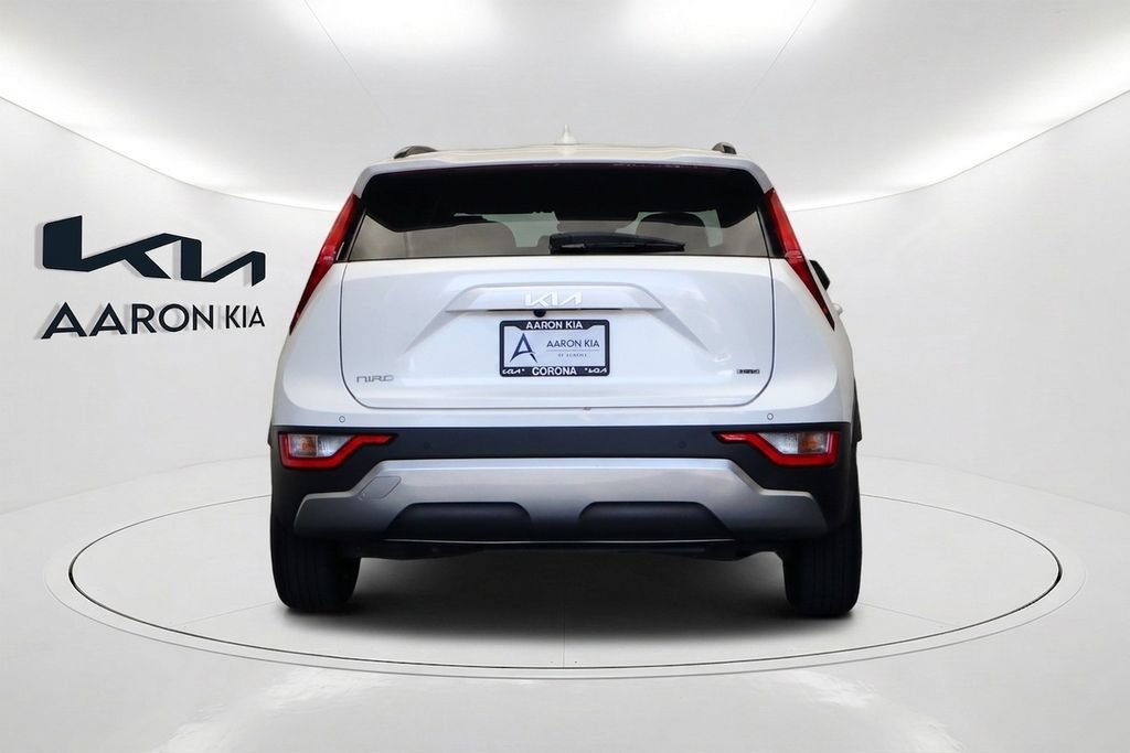 Used 2023 Kia Niro EX FWD image 5