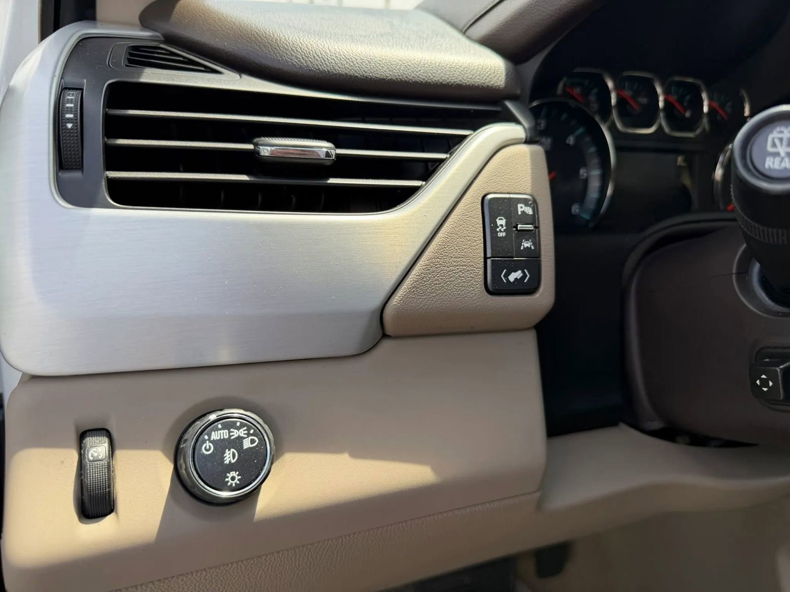 Used 2018 GMC Yukon XL SLT w/ Open Road Package image 18