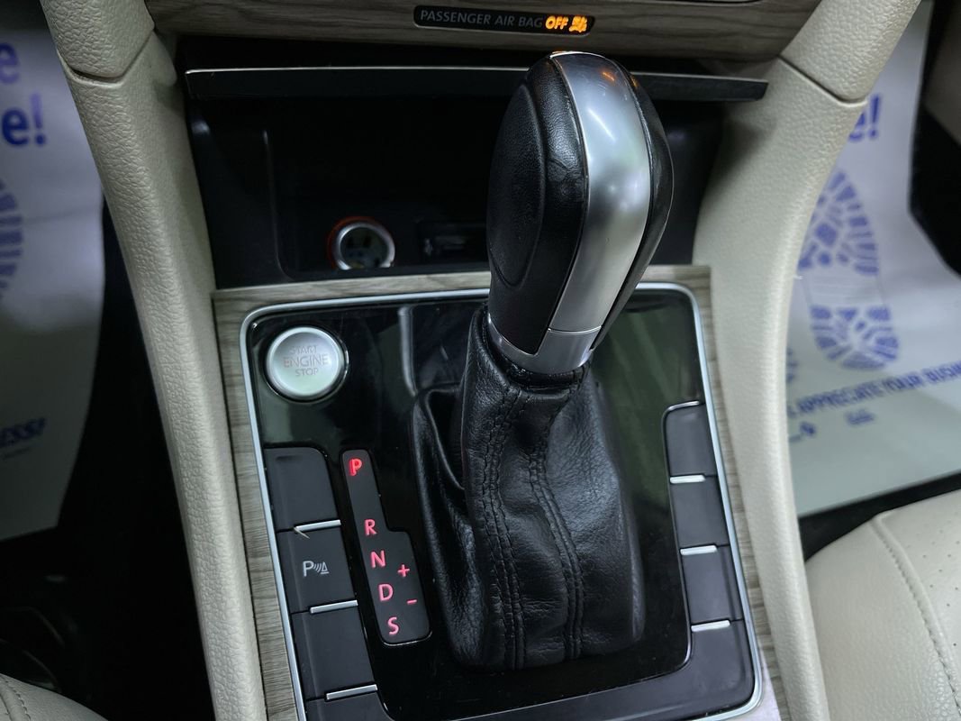 Used 2018 Volkswagen Passat 2.0T SE image 25