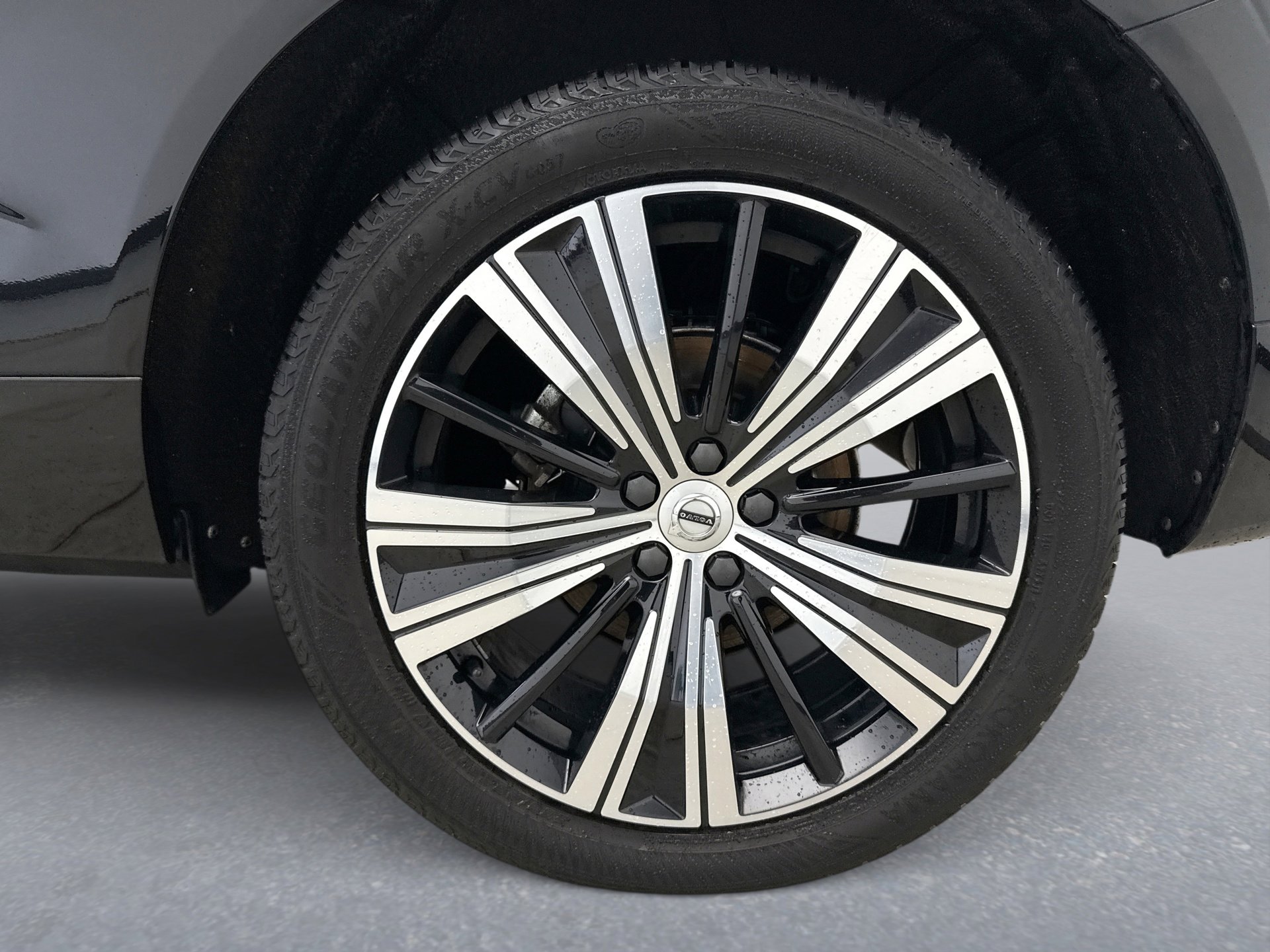 Used 2022 Volvo XC60 B5 Inscription w/ Climate Package image 22