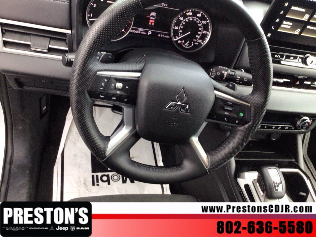 Used 2025 Mitsubishi Outlander SE AWD/4WD image 14