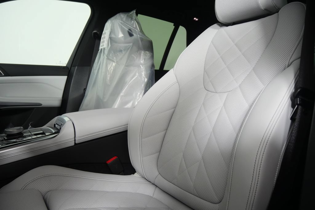 Used 2026 BMW X5 sDrive40i w/ Executive Package RWD image 11