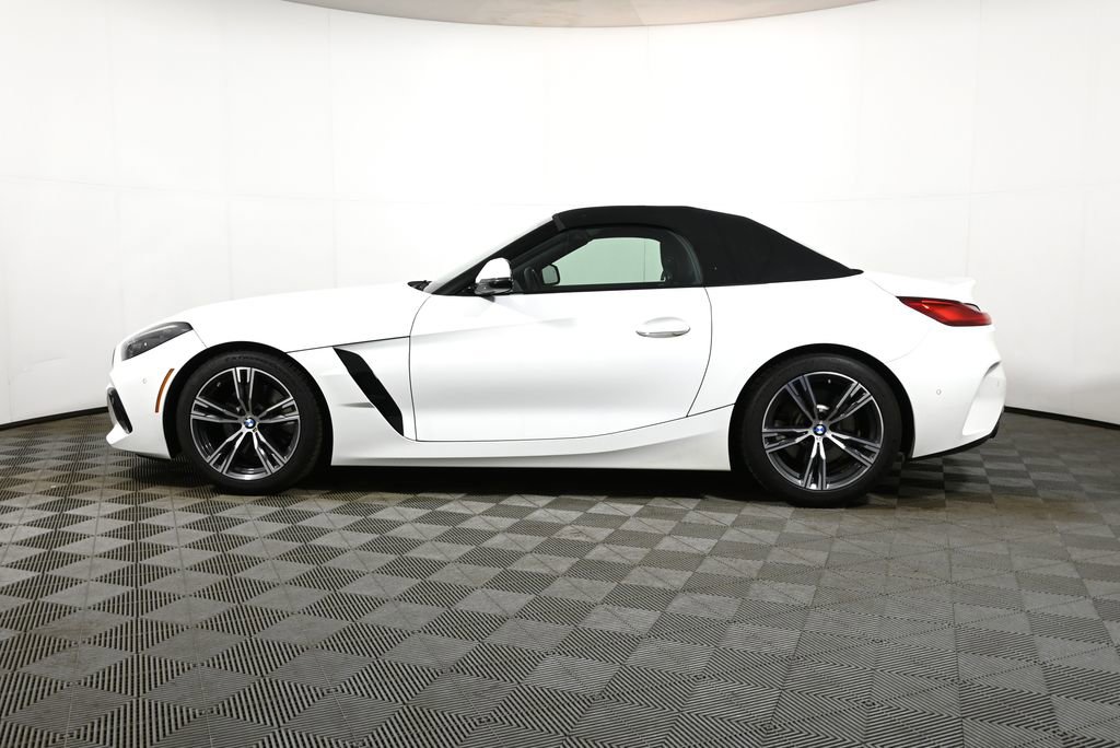 Certified 2024 BMW Z4 sDrive30i w/ Premium Package image 2