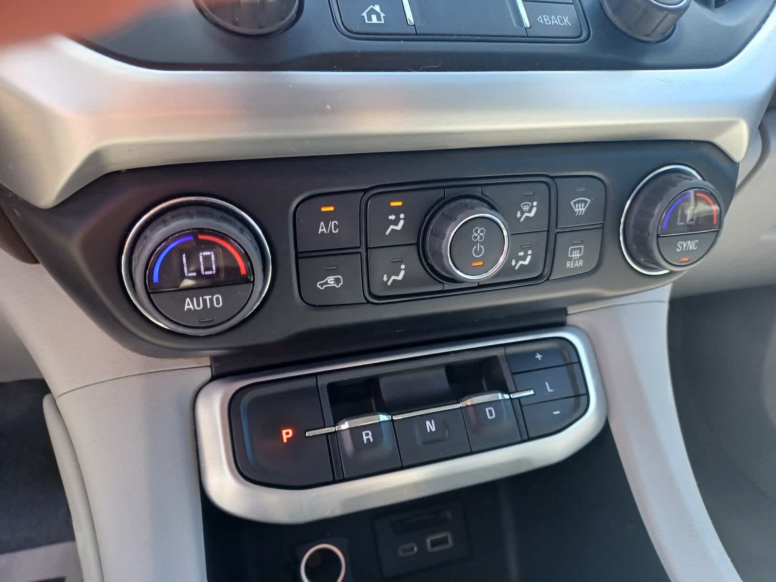 Used 2020 GMC Acadia SLT FWD image 13