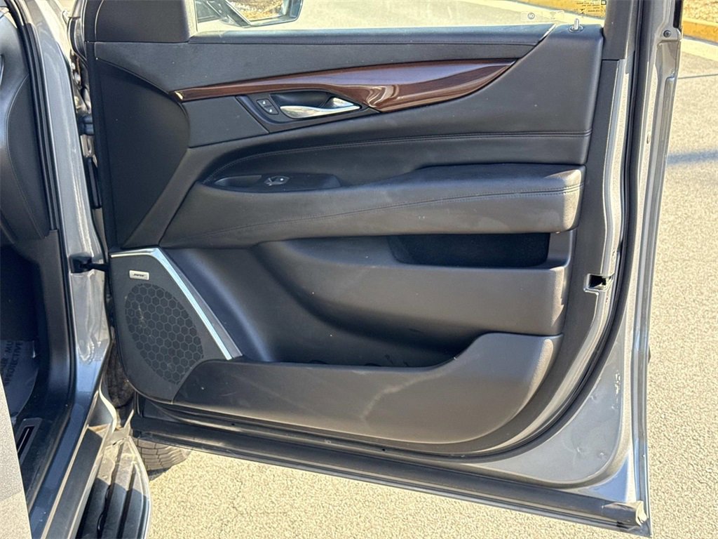 Used 2020 Cadillac Escalade ESV Luxury w/ Escalade Sport Edition image 10