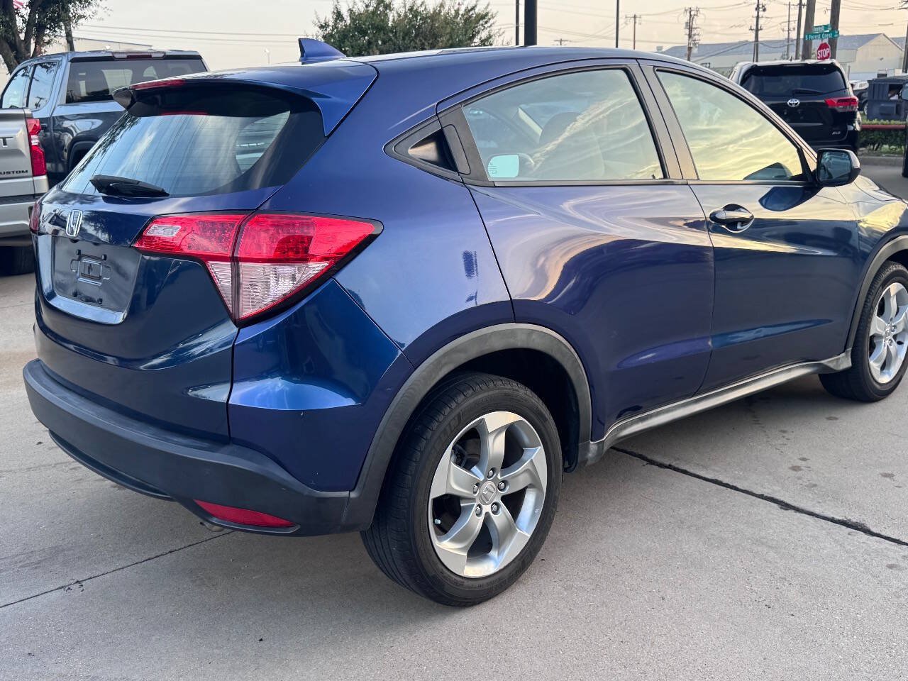 Used 2017 Honda HR-V LX image 5