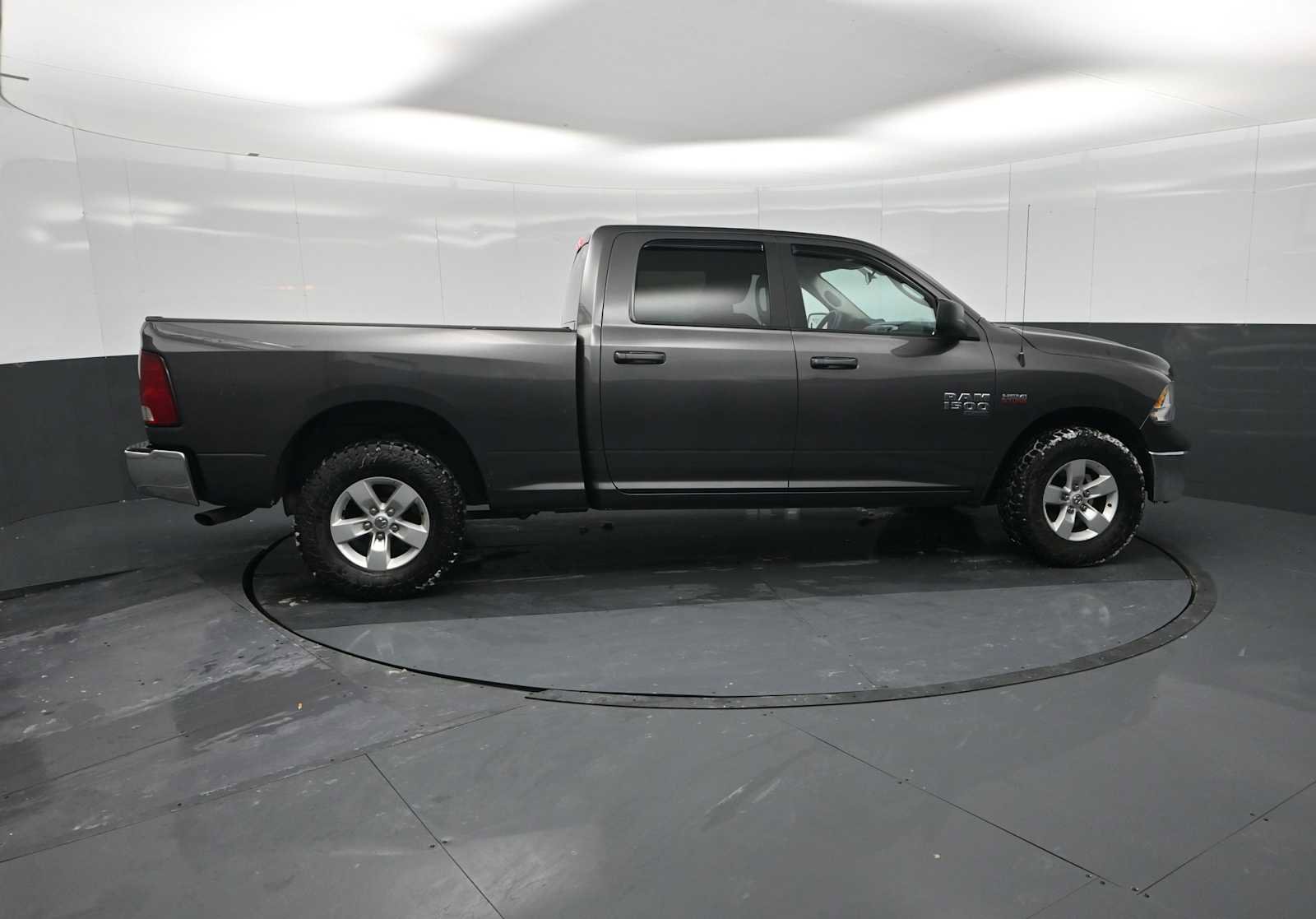 Used 2021 RAM 1500 Classic SLT image 9