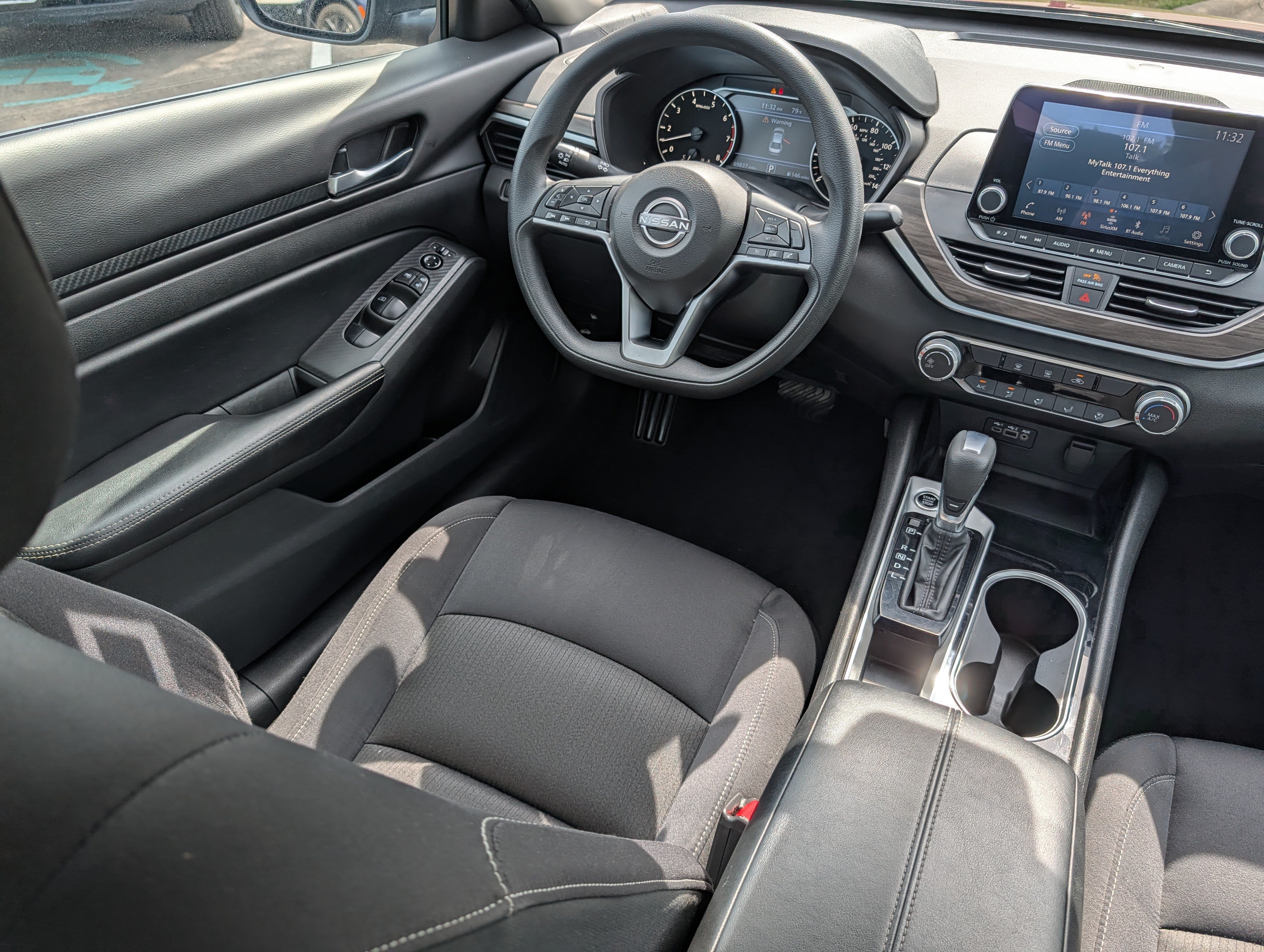 Used 2024 Nissan Altima 2.5 SV FWD image 9