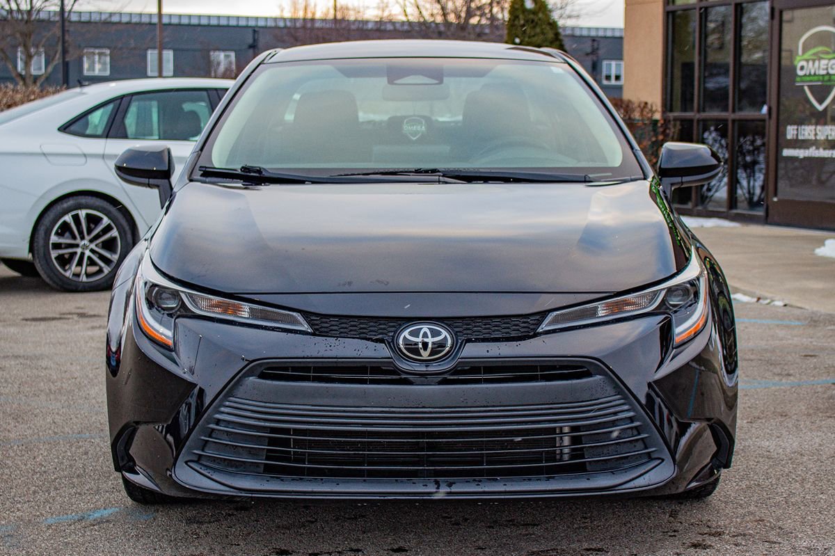 Used 2023 Toyota Corolla LE FWD image 2