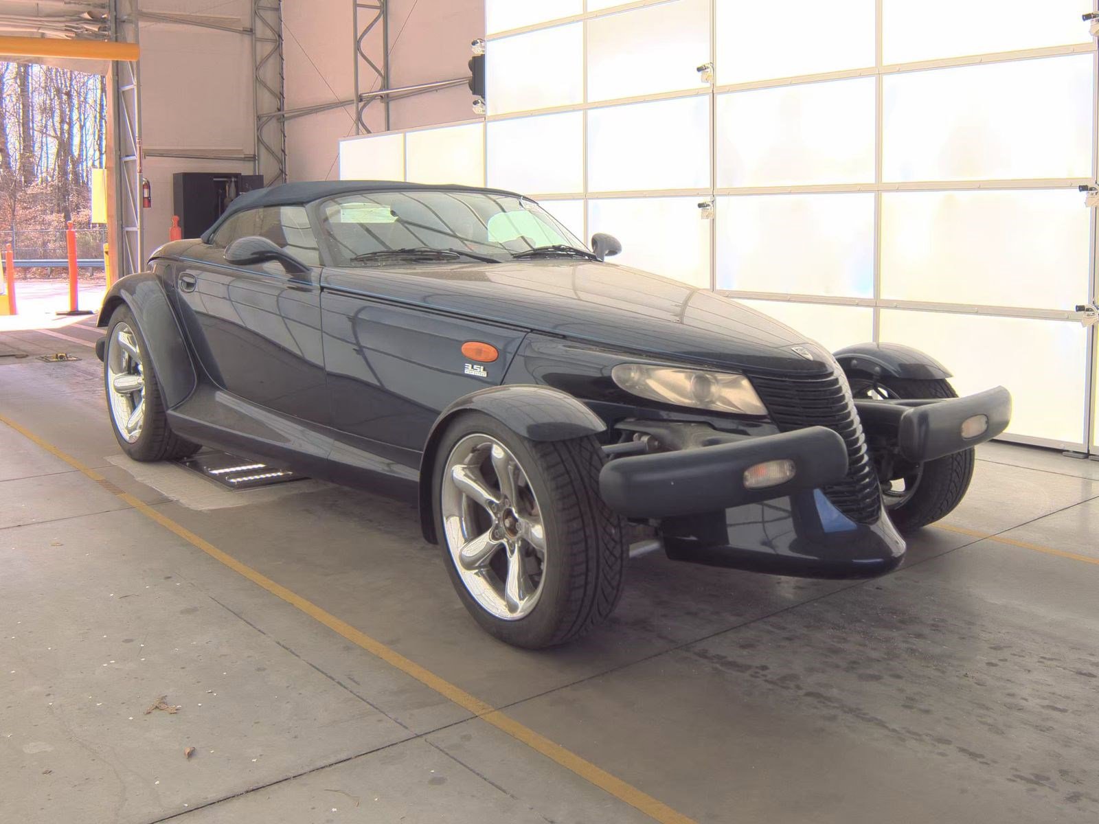 Used 2001 Chrysler Prowler image 4