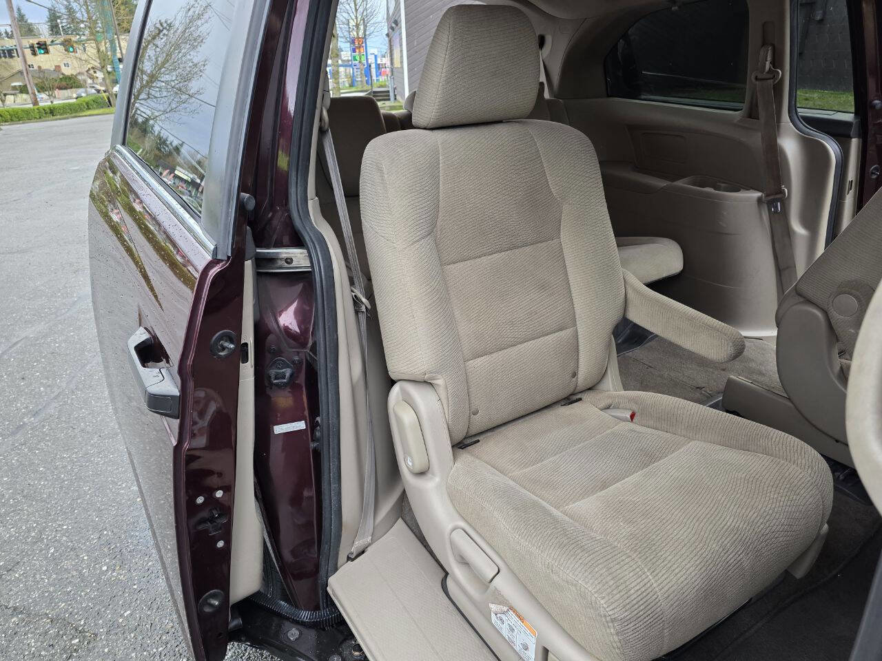 Used 2012 Honda Odyssey LX image 40