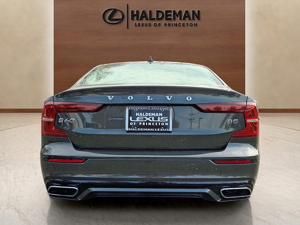 Used 2022 Volvo S60 B5 Momentum w/ Climate Package image 5