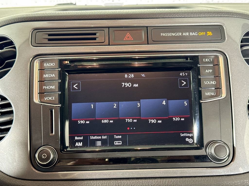 Used 2017 Volkswagen Tiguan Limited w/ Premium Package image 14