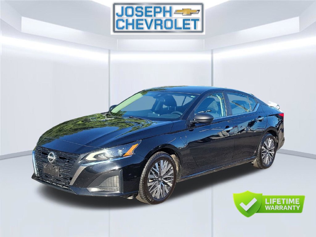 Used 2025 Nissan Altima 2.5 SV FWD image 2