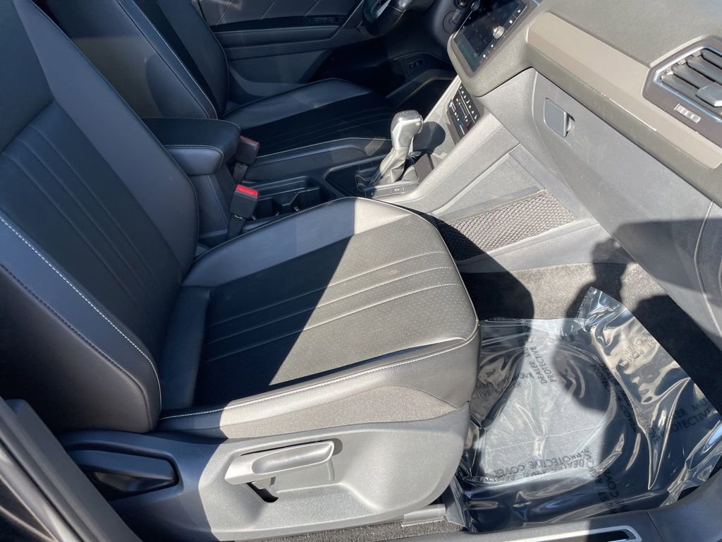 Used 2022 Volkswagen Tiguan SE R-Line image 27