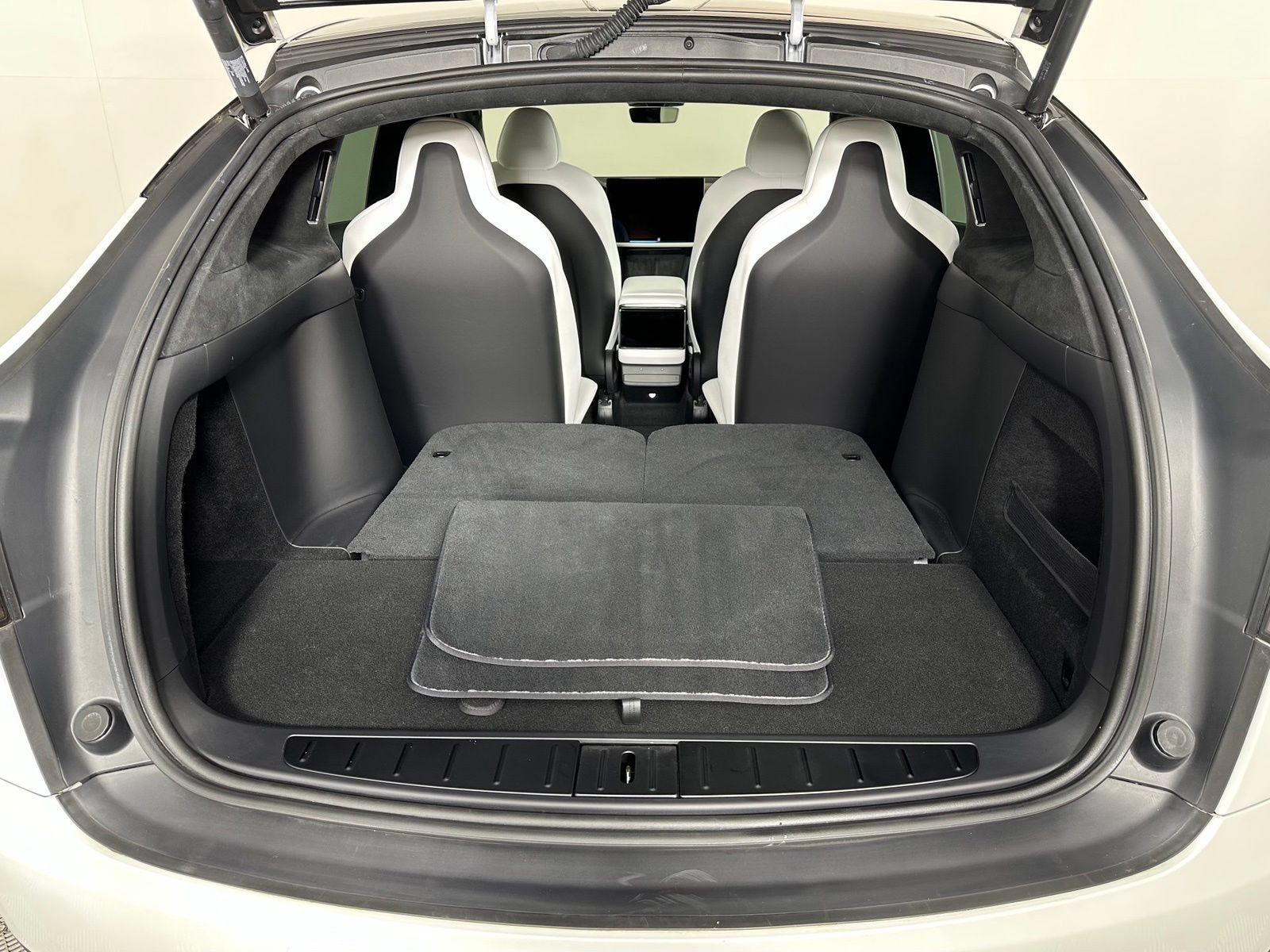 Used 2023 Tesla Model X AWD/4WD image 31