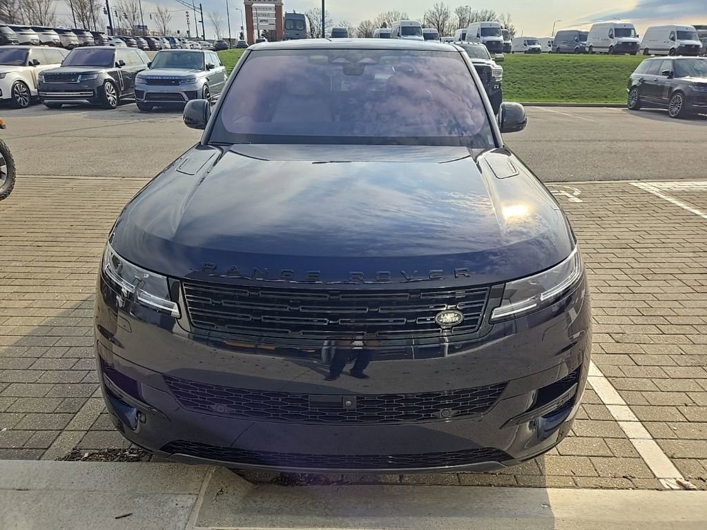 Used 2023 Land Rover Range Rover Sport SE image 2
