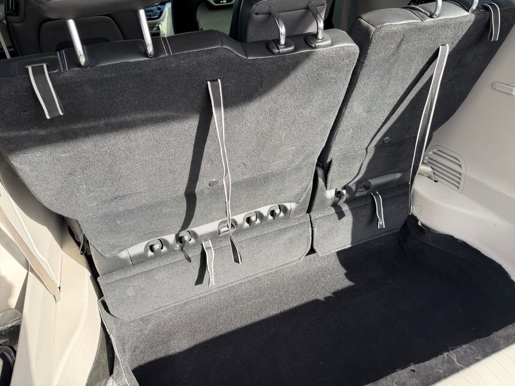 Used 2024 Chrysler Pacifica Touring-L image 25