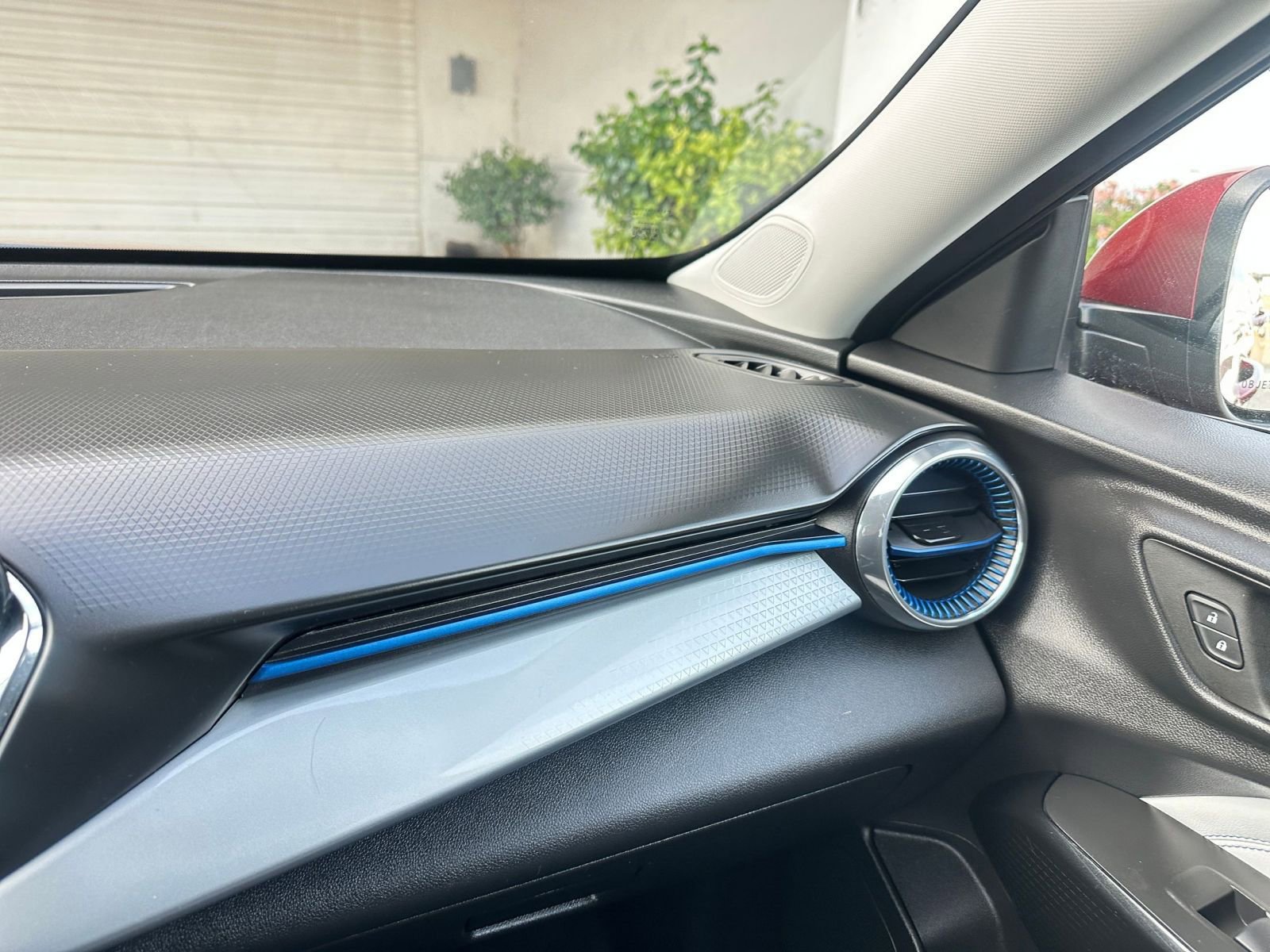 Used 2025 Chevrolet Trax LT image 35