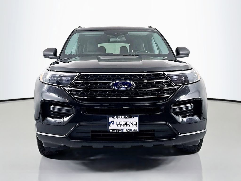 Used 2022 Ford Explorer XLT image 2