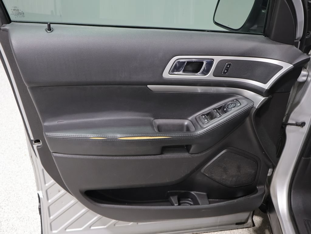 Used 2015 Ford Explorer XLT w/ Equipment Group 202A FWD image 10