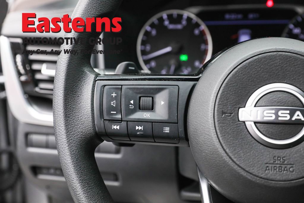 Used 2022 Nissan Rogue SV image 15