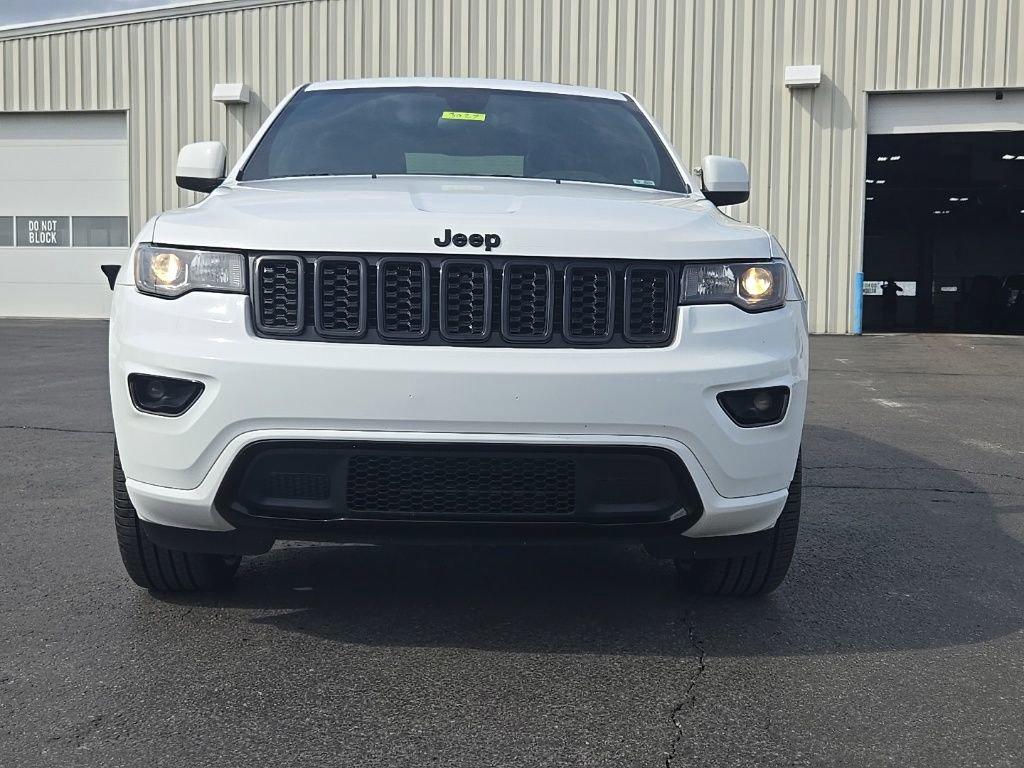 Used 2021 Jeep Grand Cherokee Laredo X AWD/4WD image 2