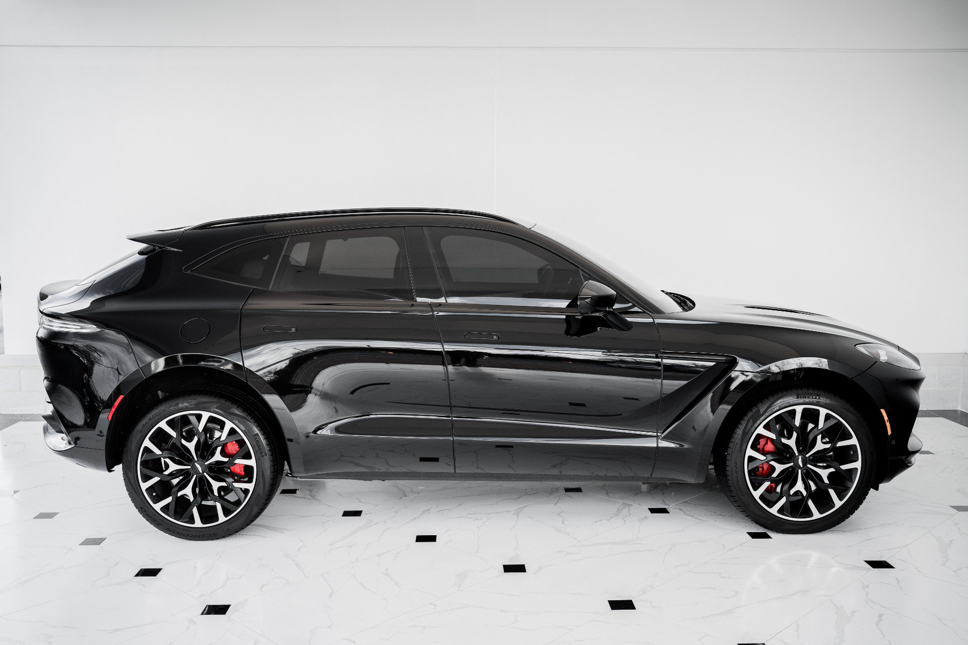 Used 2022 Aston Martin DBX AWD/4WD image 37