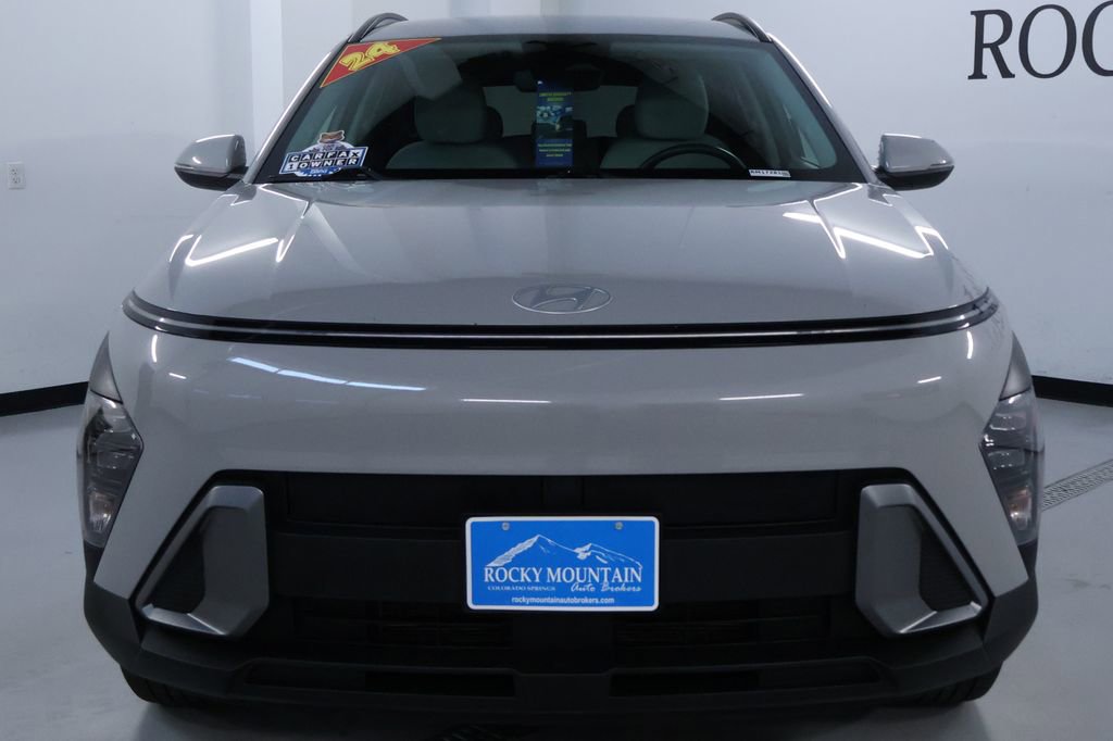 Used 2024 Hyundai Kona SEL image 2