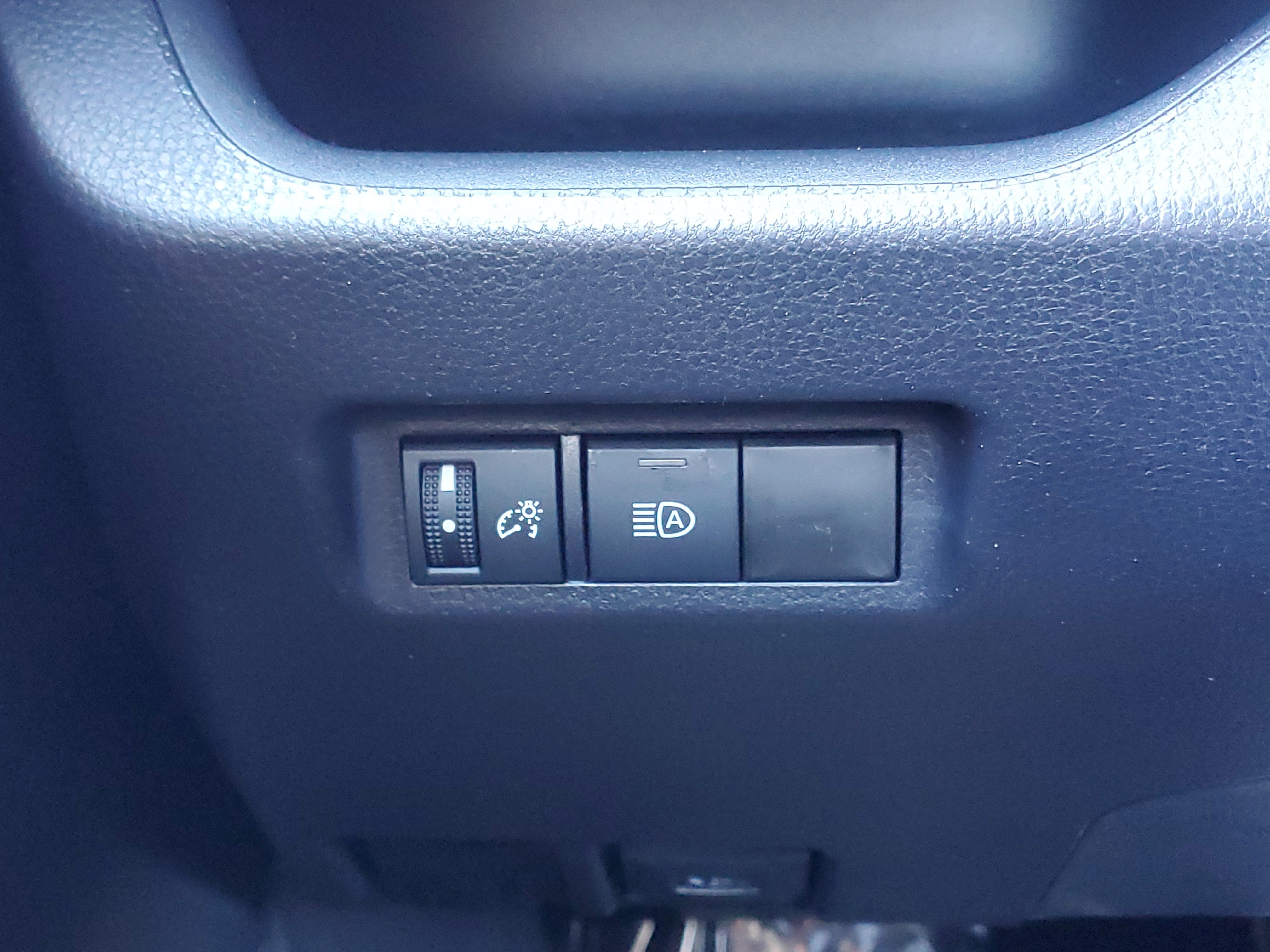 Used 2025 Toyota RAV4 XLE image 31