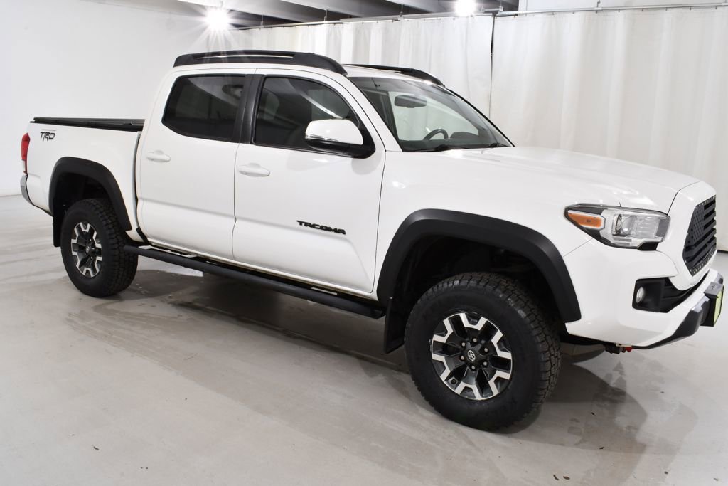 Used 2017 Toyota Tacoma TRD Off-Road w/ Tow Package (A/T) AWD/4WD image 5
