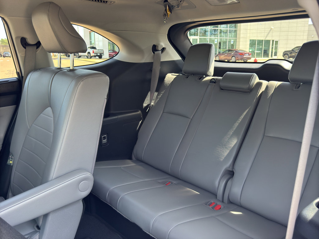 Used 2021 Toyota Highlander XLE image 14