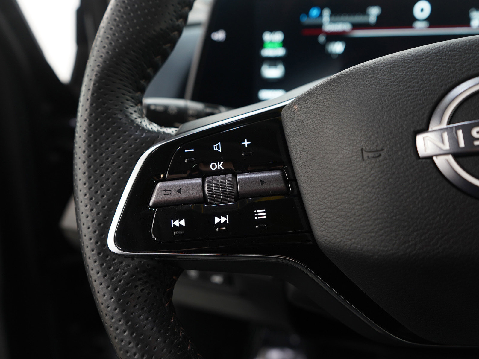 Used 2024 Nissan Ariya AWD image 27